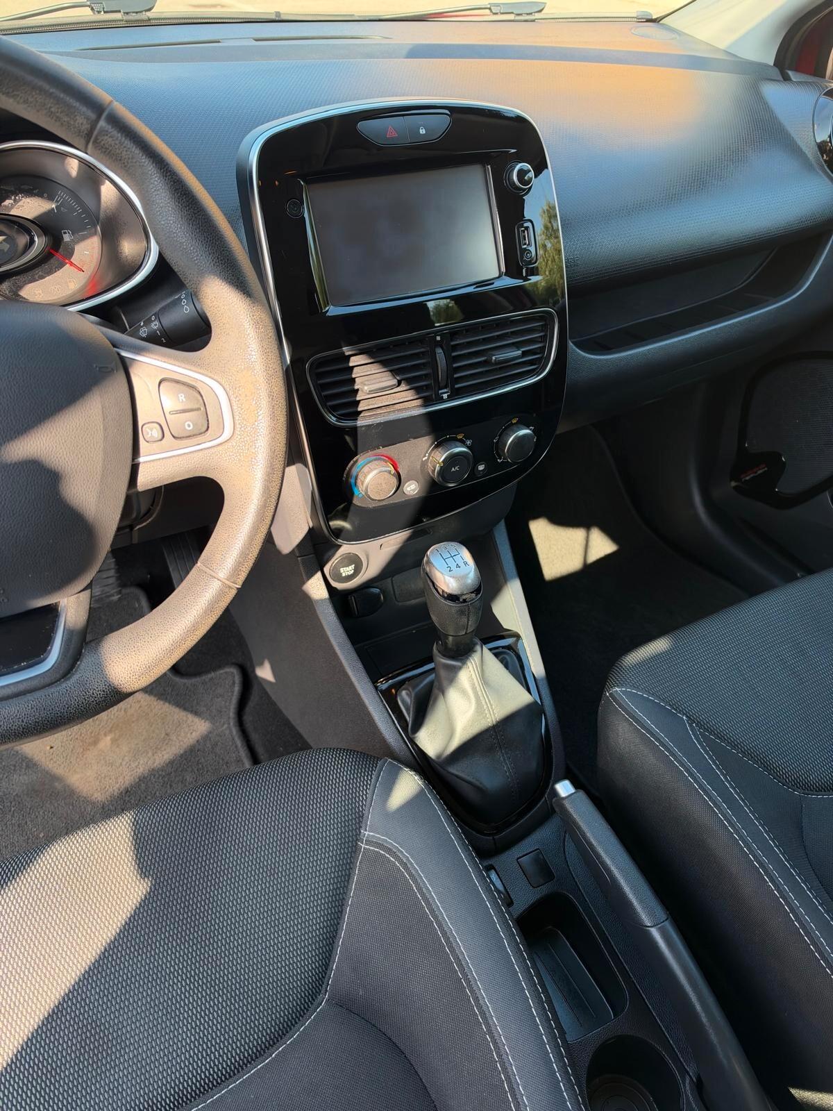 Renault Clio 1.2 - NAV. - NEOPATENTATI - 12 MESI DI GARANZIA -