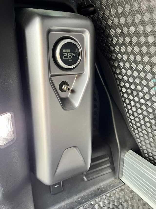 Land Rover Defender 90 3.0 D I6 200CV AWD