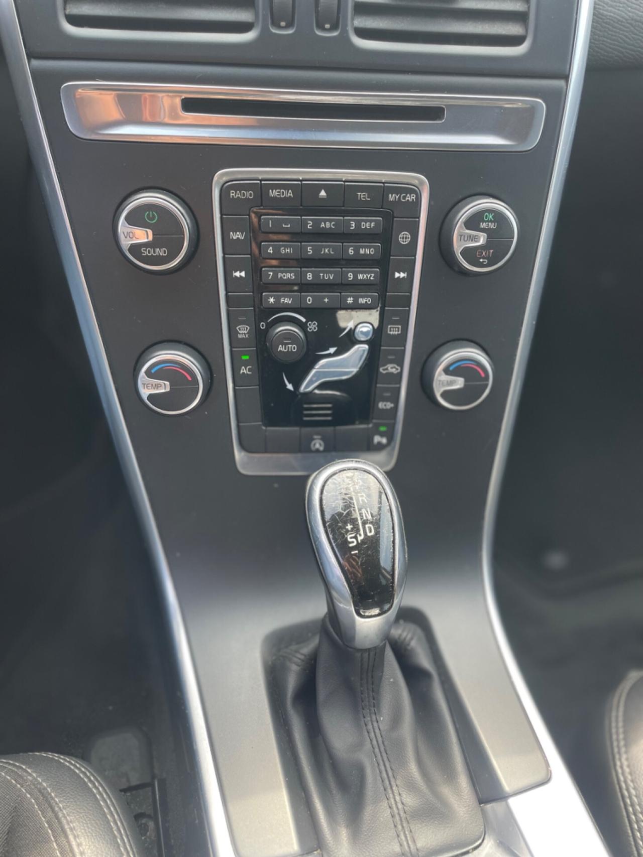 Volvo XC 60 XC60 D3 Geartronic R-design Kinetic