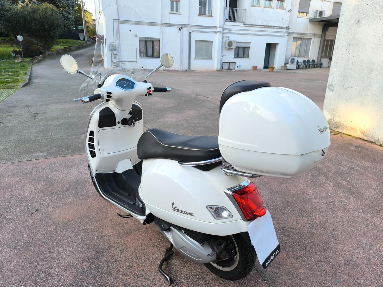 Piaggio Vespa 300 GTS hpe SUPER ABS