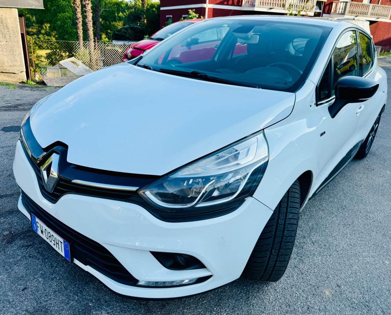 Renault Clio dCi 8V 75 CV 5 porte Moschino Intens N1 Autocarro