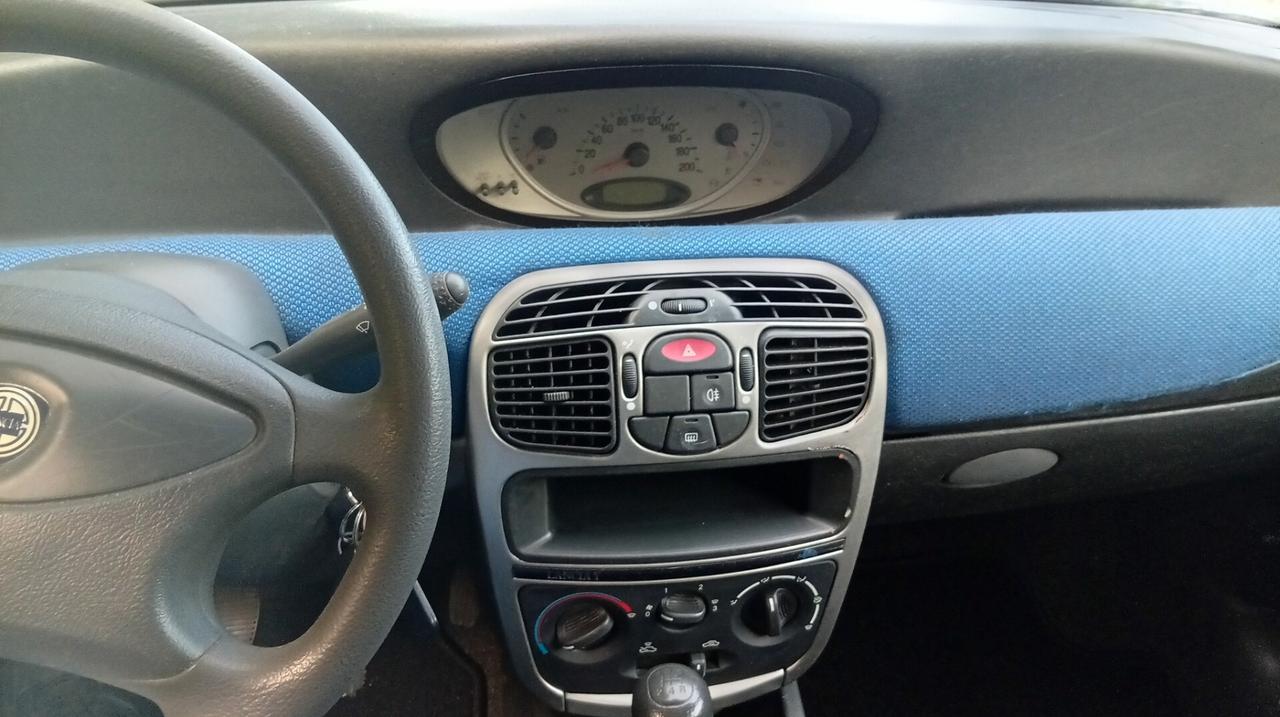 Lancia Y 1.2i cat Elefantino Blu