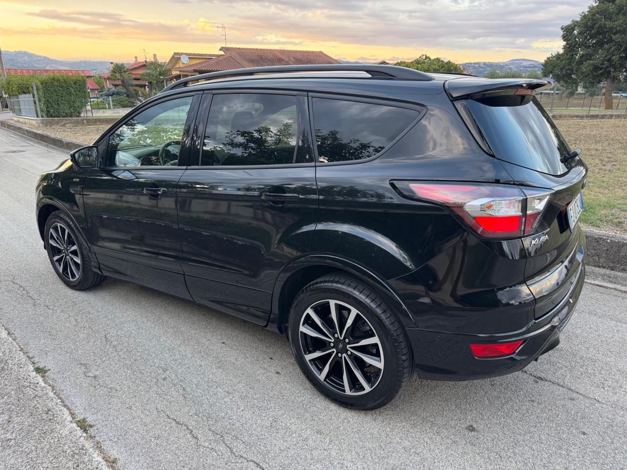 Ford Kuga 1.5 TDCI 120 CV S&S 2WD ST-Line