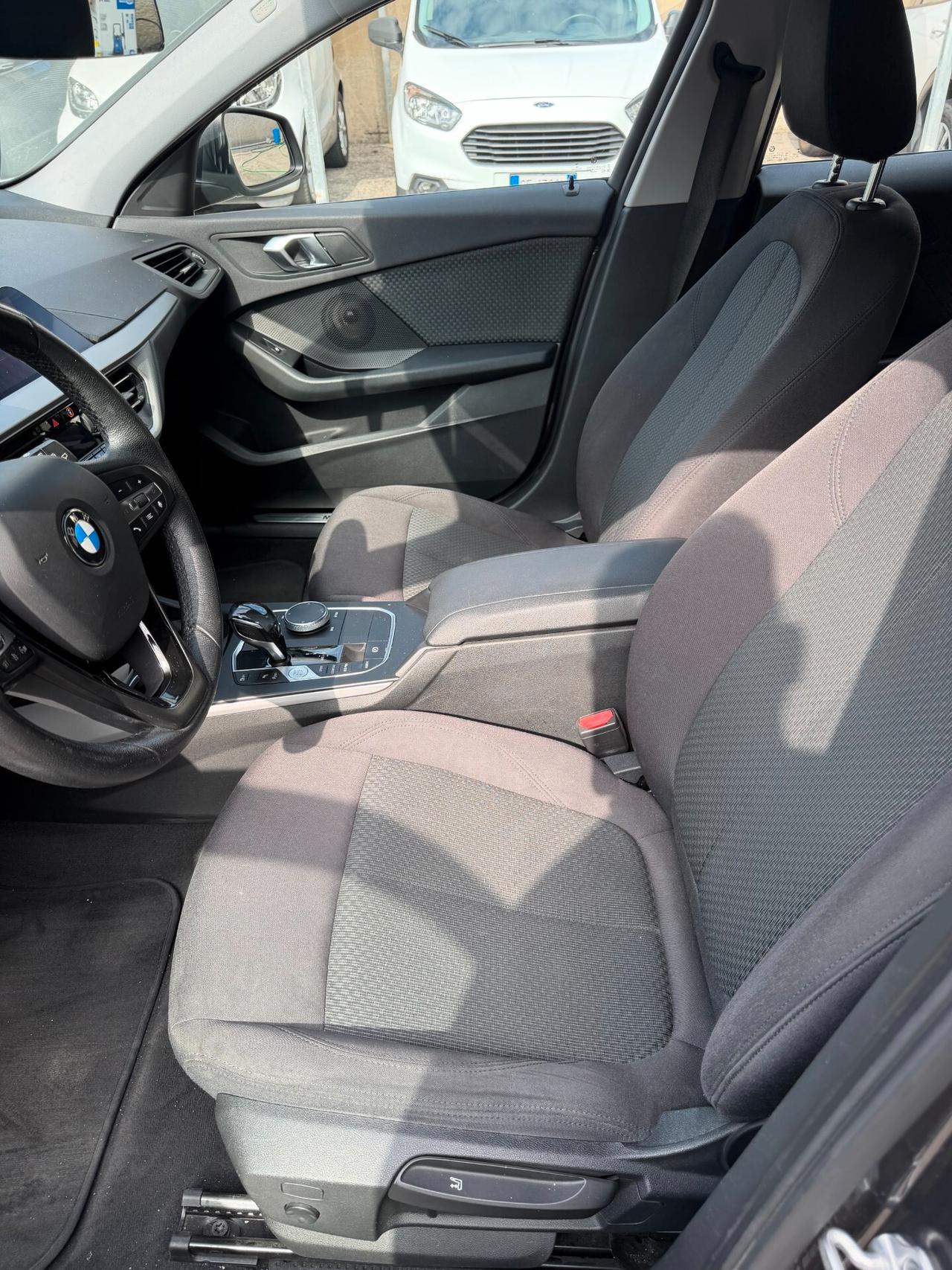 Bmw 116 116d 5p. Business Advantage
