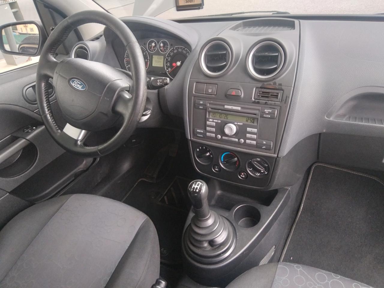 Ford Fiesta 1.2 16V 75cv 5p titanium