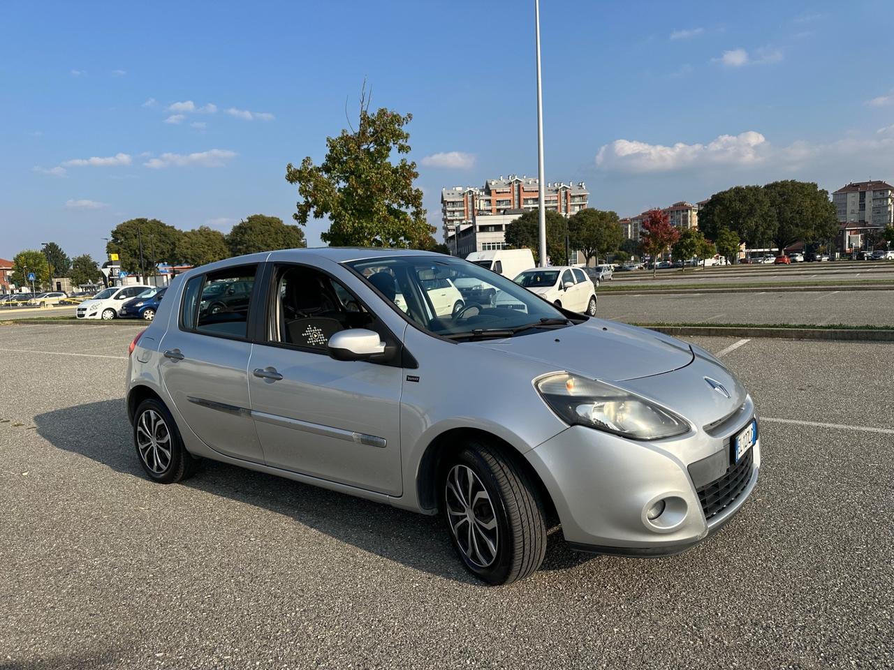 Renault Clio 1.2 16V 5 porte GPL della casa fino 2032