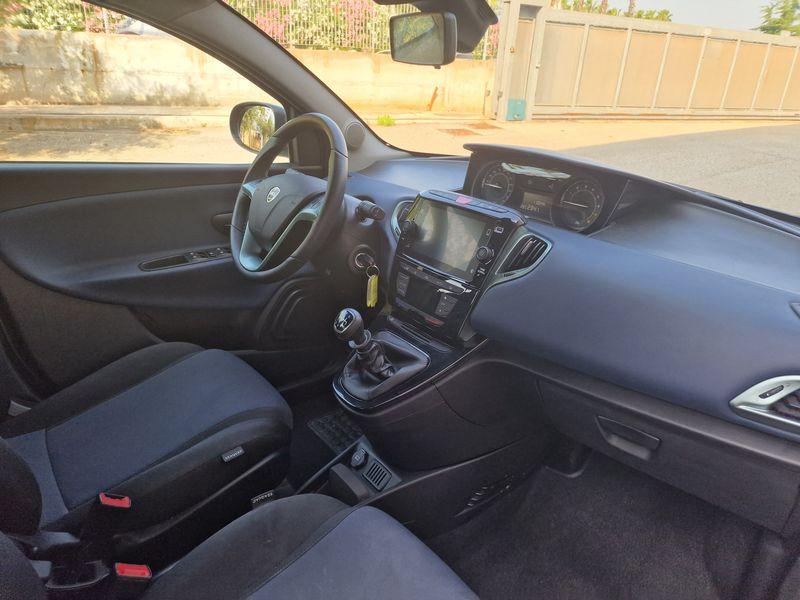 LANCIA Ypsilon 1.0 firefly hybrid Platino s&s 70cv