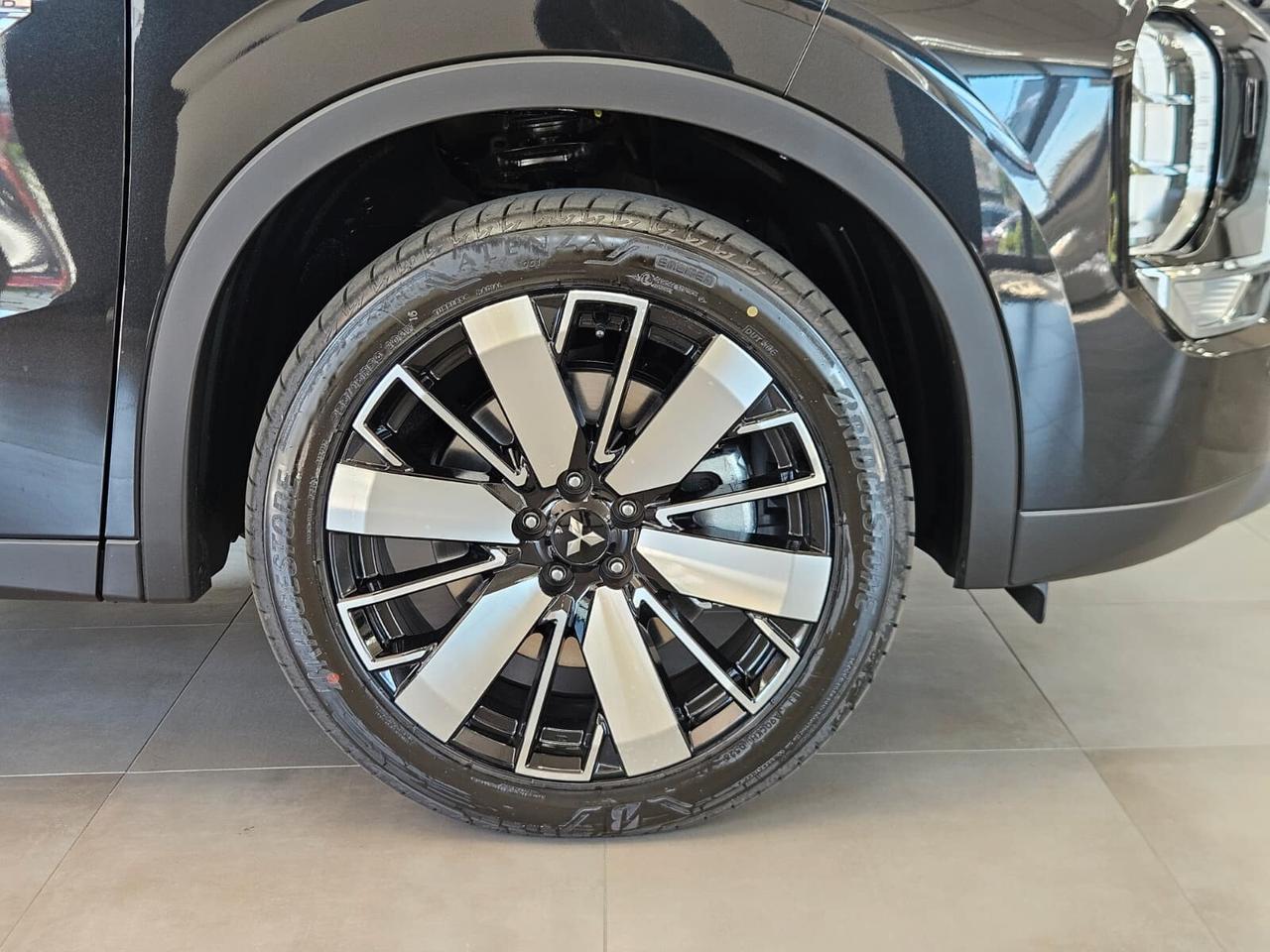 Mitsubishi Outlander DISPONIBILE IN VARIE COLORAZIONI E ALLESTIMENTI - CONCESSIONARIO UFFICIALE