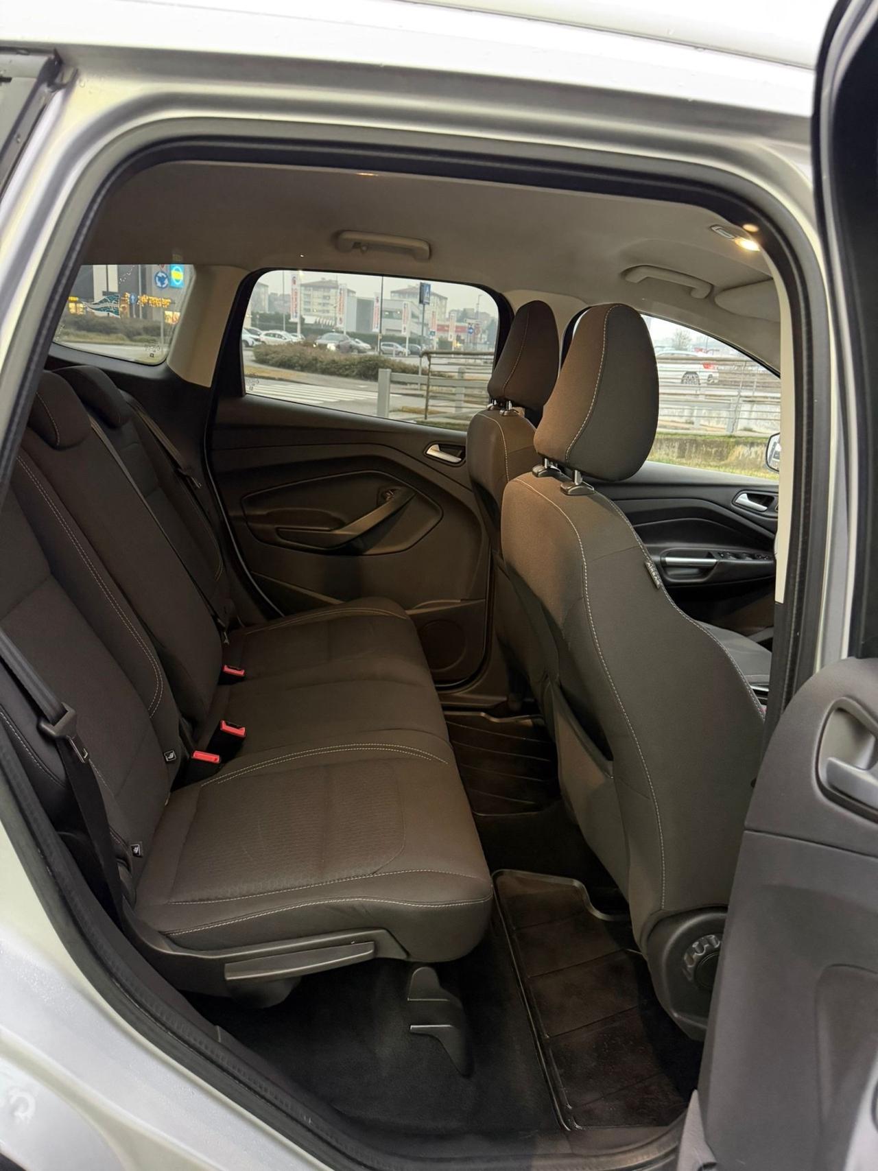 Ford Kuga 1.5 TDCI 120 CV S&S 2WD ST-Line Business