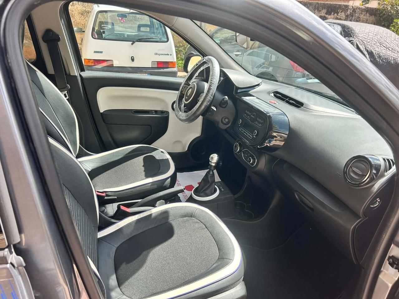 RENAULT TWINGO 1.0 2016 COSMIC LOVELY EDITION