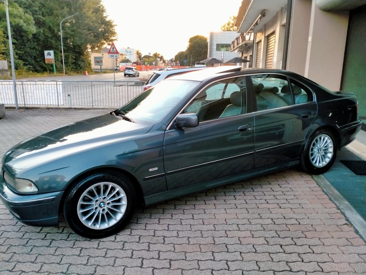 BMW 528 i E39 ATTIVA 193CV TARGA ORIGINALE / INTERNI PELLE / TETTO / AUTOMATICA