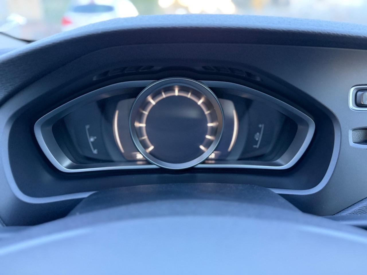 Volvo V40 D2 R-design Momentum