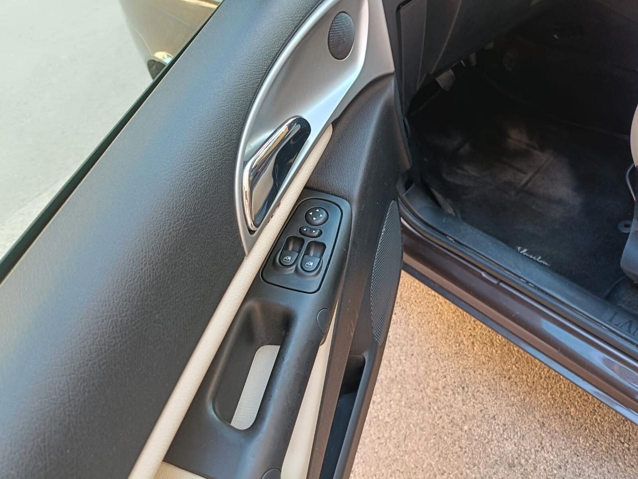 Lancia Ypsilon 1.2 Platino