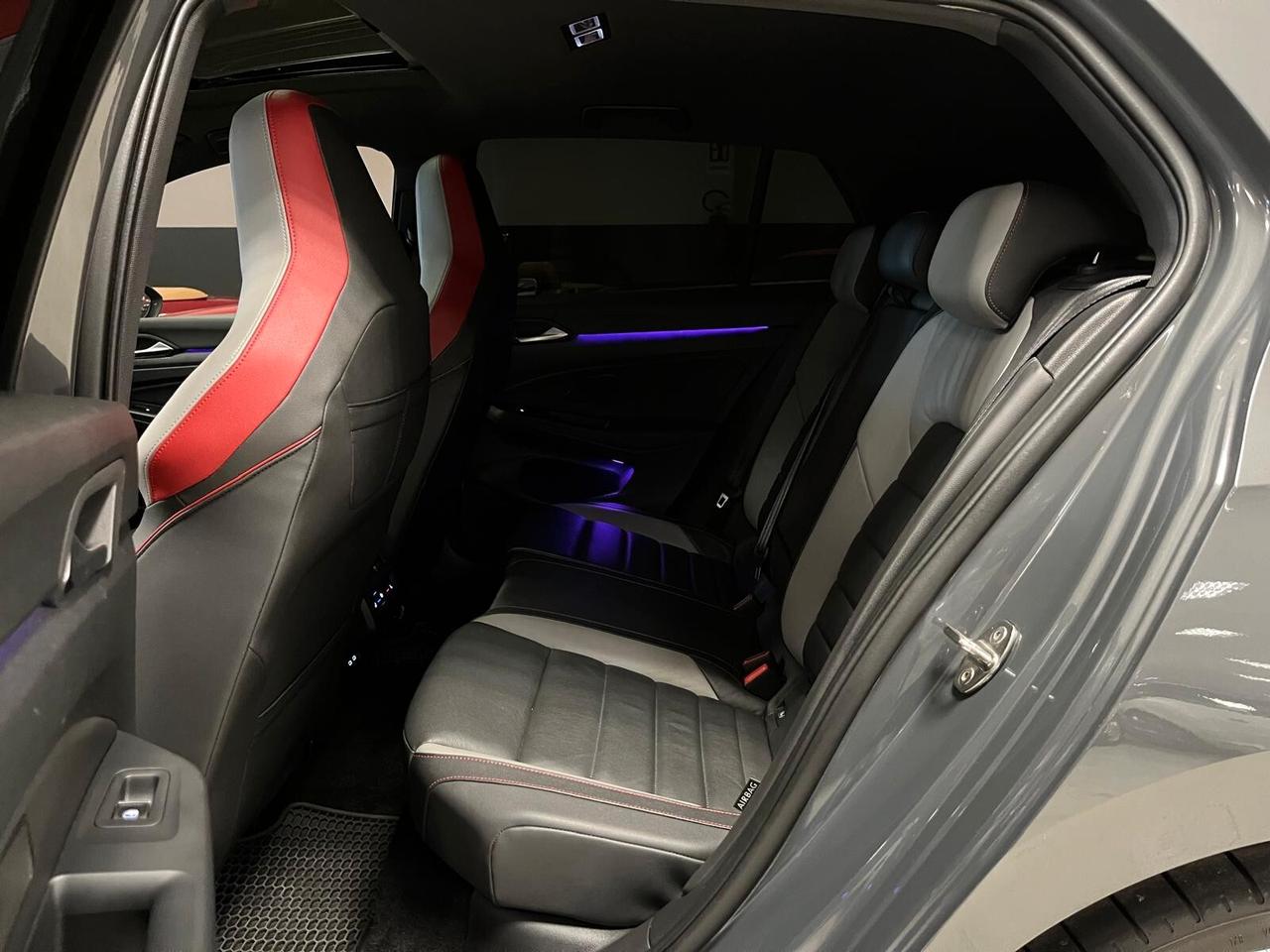 Volkswagen Golf GTI Golf 2.0 TSI GTI