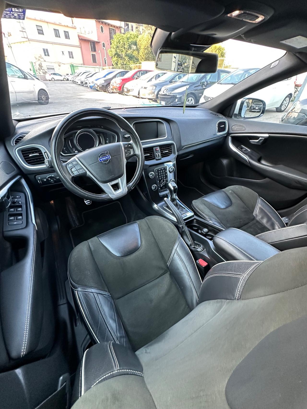 Volvo V40 D4 R-design Momentum