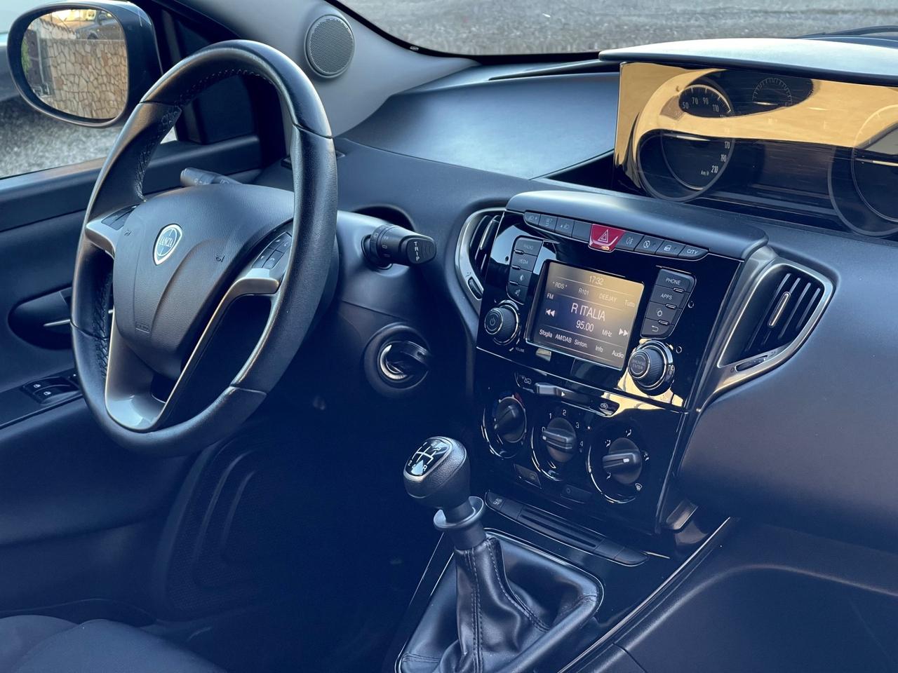 Lancia Ypsilon 1.2 69 CV 5 porte S&S Gold