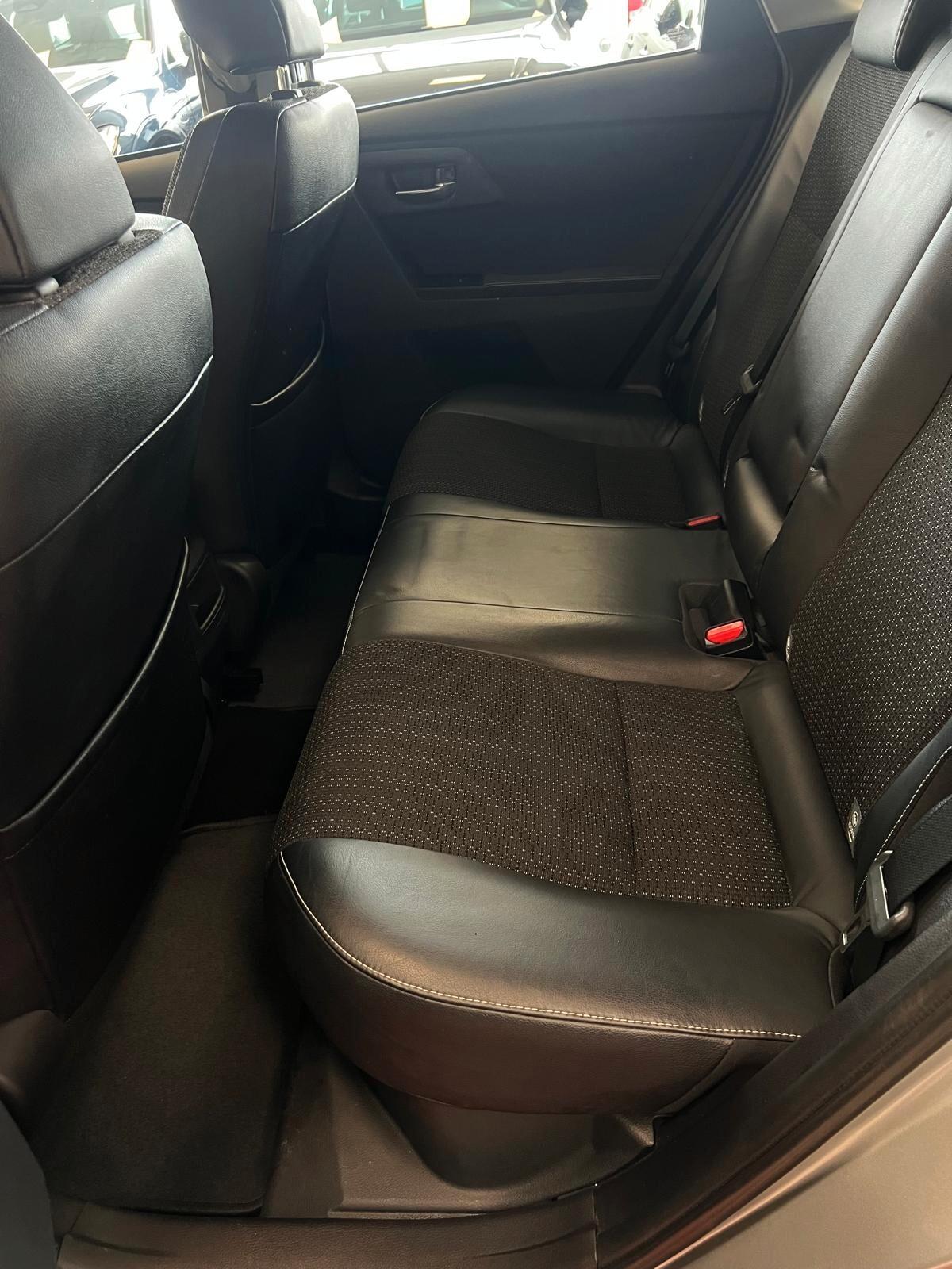 Toyota Auris Touring Sports 1.8 Hybrid Lounge