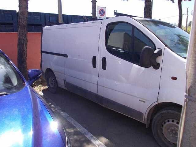 Opel Vivaro con gancio traino MOTORE ROTTO