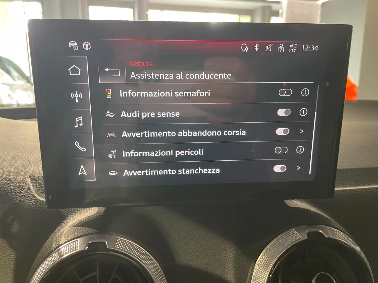 Audi Q2 35 TDI S tronic Identity Black