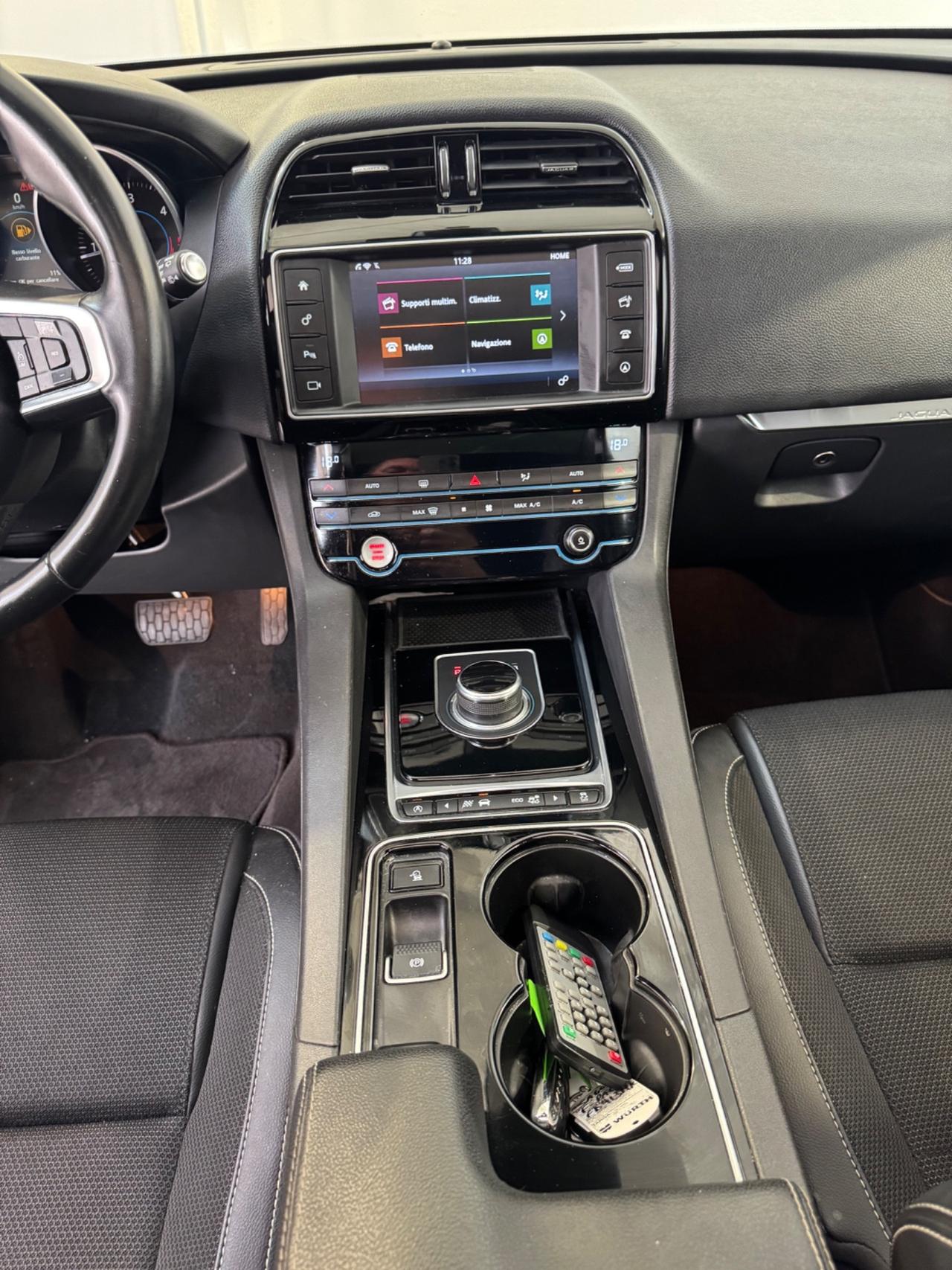Jaguar F-Pace 2.0 D 180 CV AWD aut. R-Sport