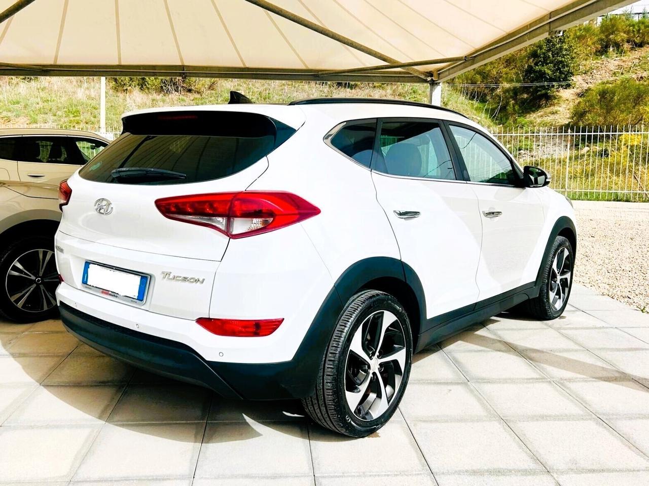 Hyundai Tucson 1.7 CRDi Sound Edition (TETTO)