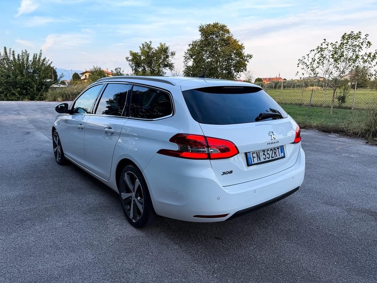 Peugeot 308 BlueHDi 150 S&S SW Allure