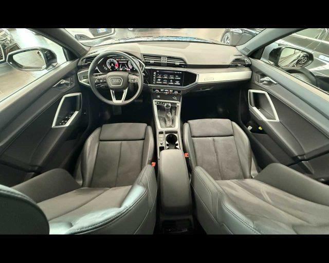 AUDI Q3 35 TDI S tronic Business Advanced