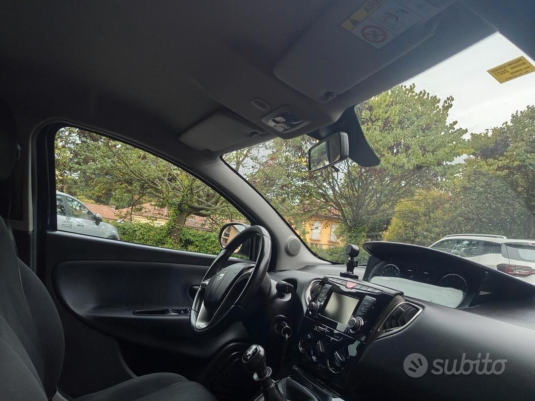 Lancia Ypsilon 1.2 69 CV 5 porte S&S Gold