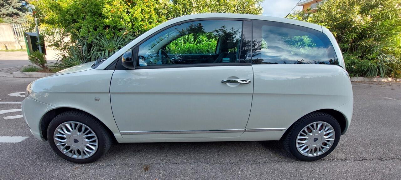 YPSILON MODELLO DIVA 1,3 MTJ DIESEL 75 CV RESTAYLING AUX PER NEOPATENTATI IMPECCABILE