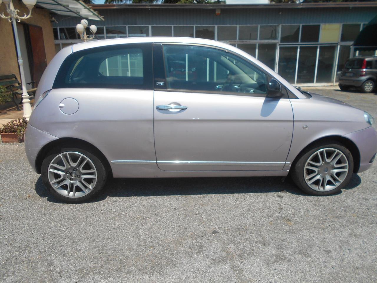Lancia Ypsilon 1.2 69 CV Unyca