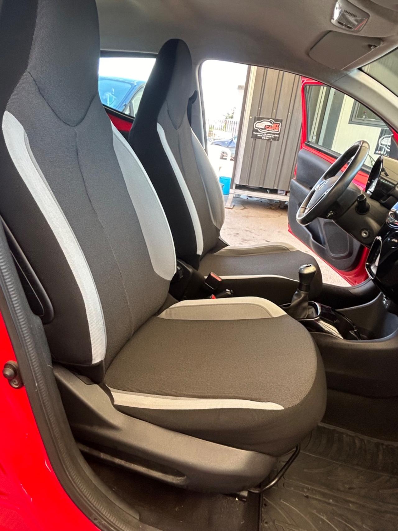 Toyota Aygo 1.0 VVT-i 69 CV 5 porte x-cite MMT