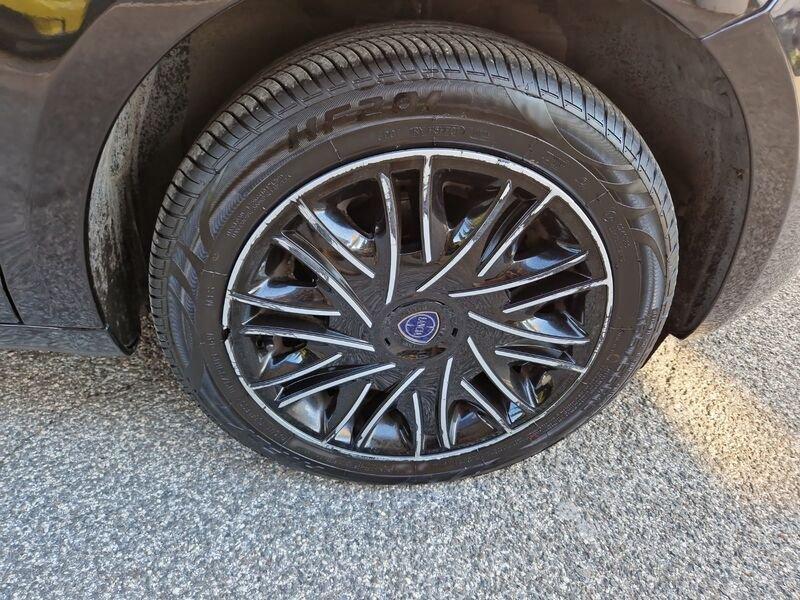 Lancia Ypsilon III 2015 1.0 firefly hybrid Gold s&s 70cv