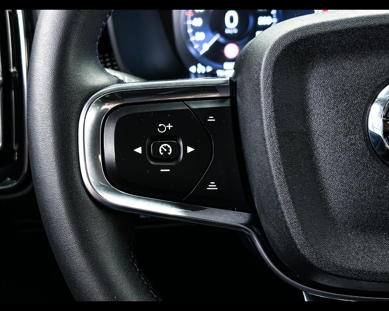 VOLVO XC40 (2017-->) - XC40 T5 Recharge Plug-in Hybrid automatico Plus Dark