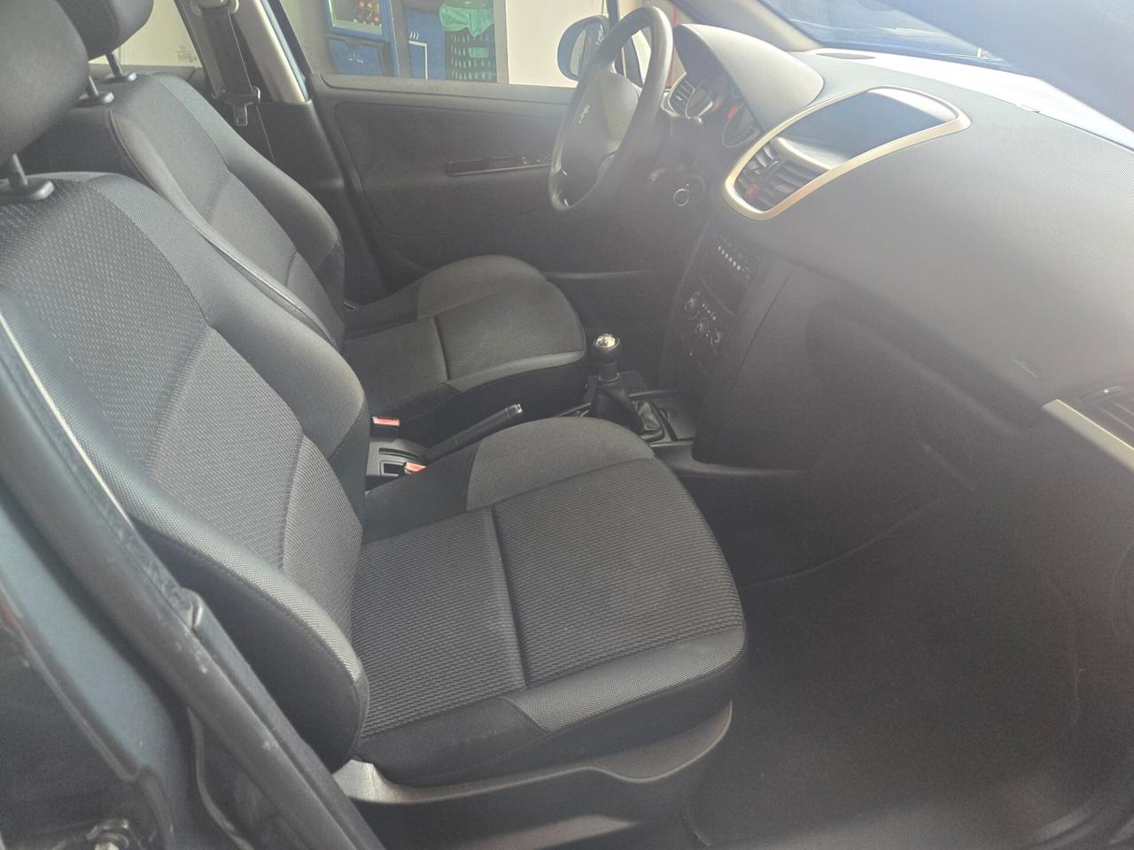 Peugeot 207 1.6 8V HDi 93CV 5p. Special Edition