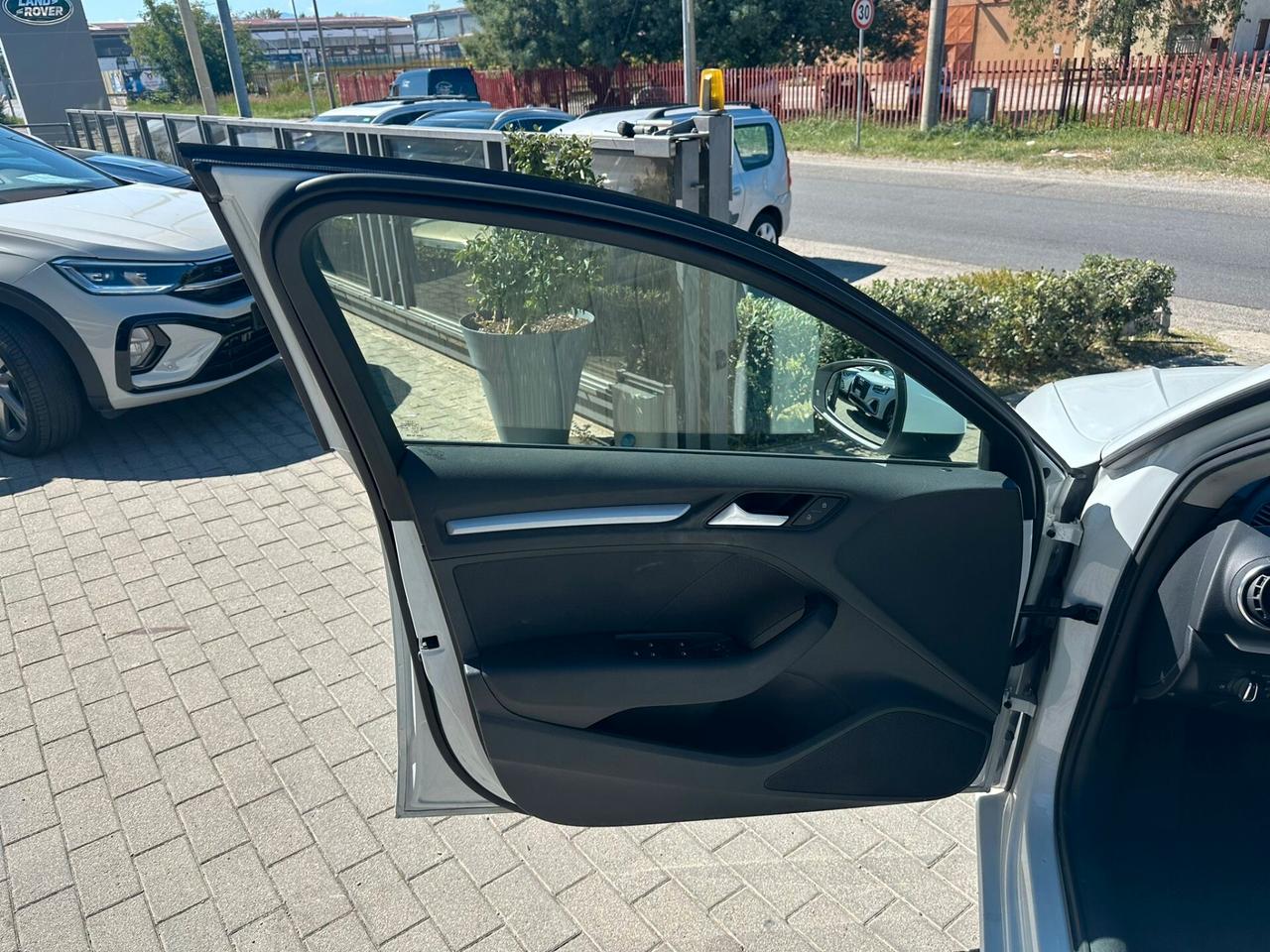 Audi A3 1.6 TDI clean diesel Attraction