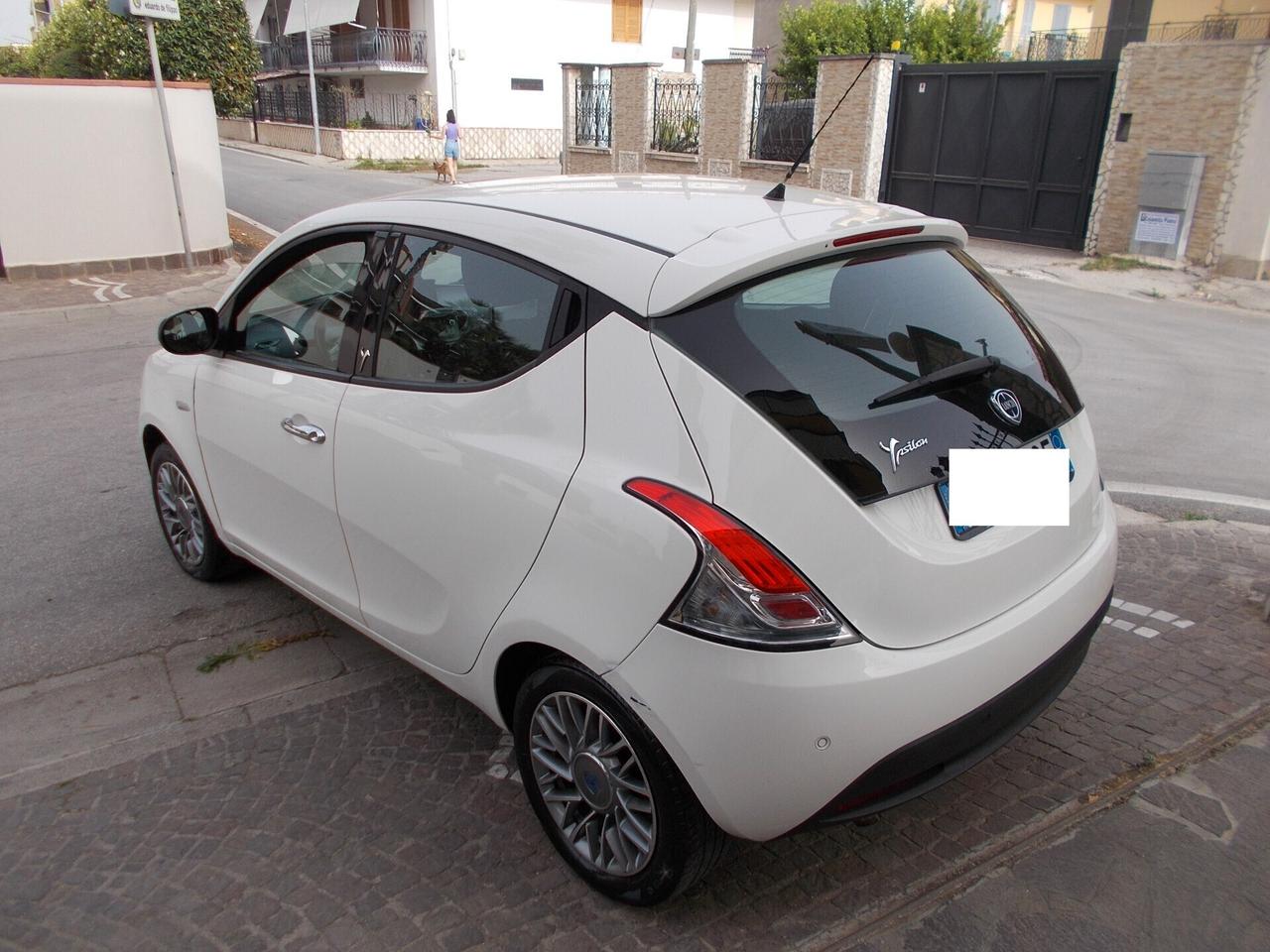 Lancia Ypsilon 0.9 TwinAir 85 CV 5 porte S&S Gold