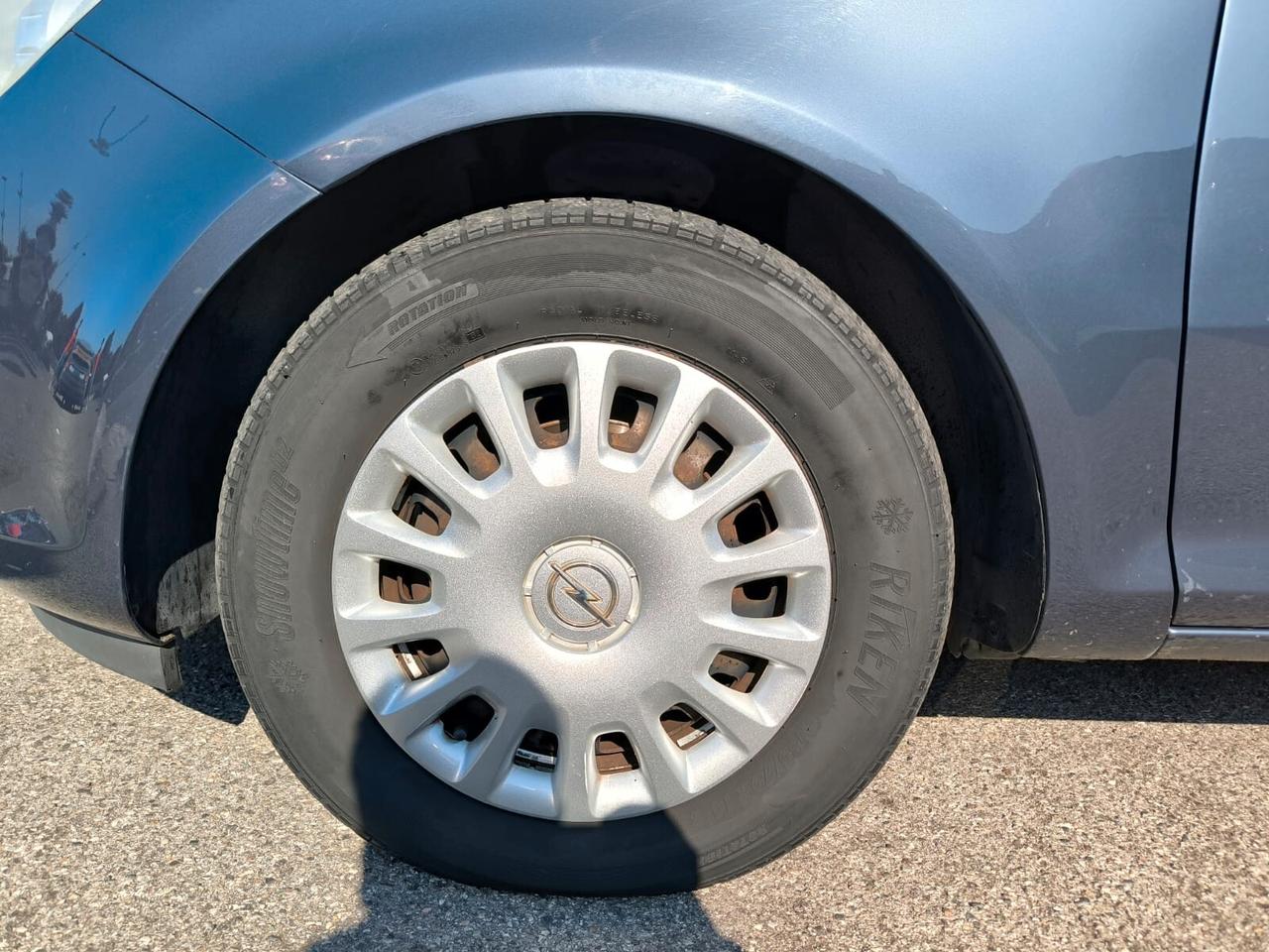 Opel Corsa 1.2 5 porte Club *NEOPATENTATI*BENZINA-E4*