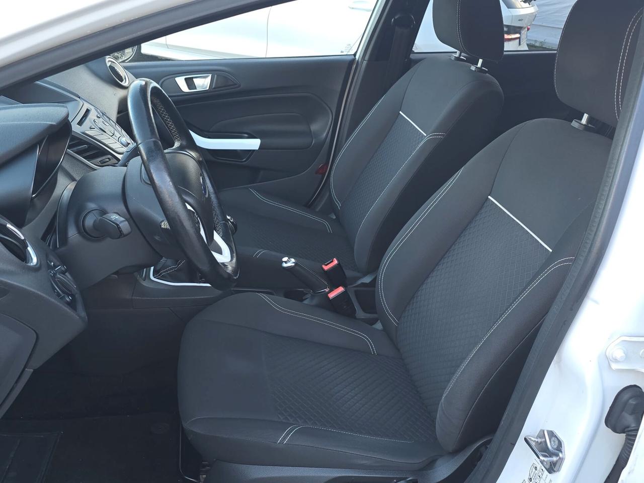 Ford Fiesta 1.5 TDCi Black & White 95 cv-2017