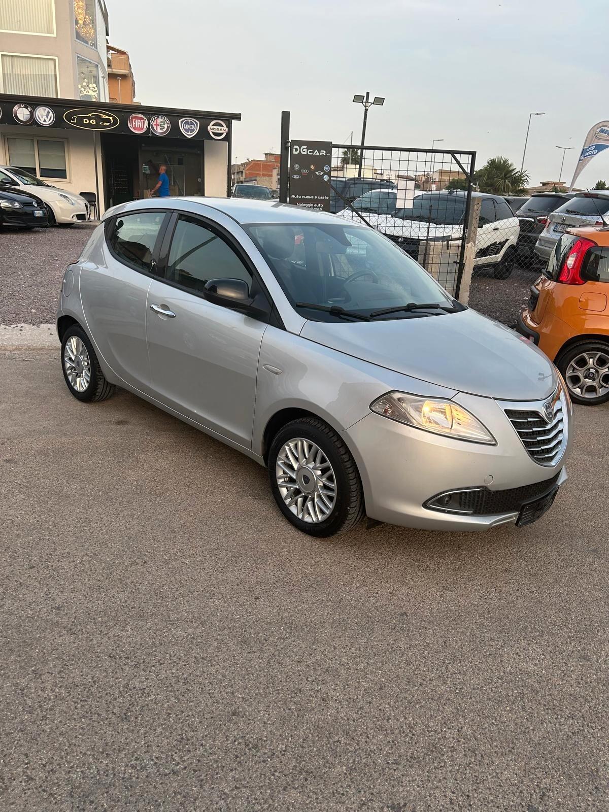 Lancia Ypsilon 1.3 MJT 16V 95 CV 5 porte S&S Silver