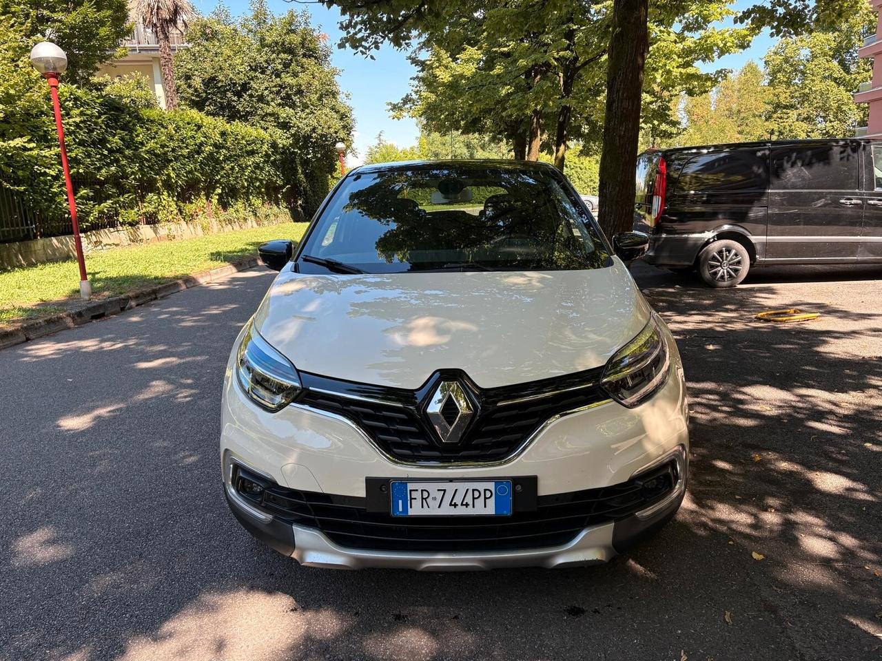 Renault Captur dCi 8V 90 CV EDC Start&Stop Energy Initiale Paris