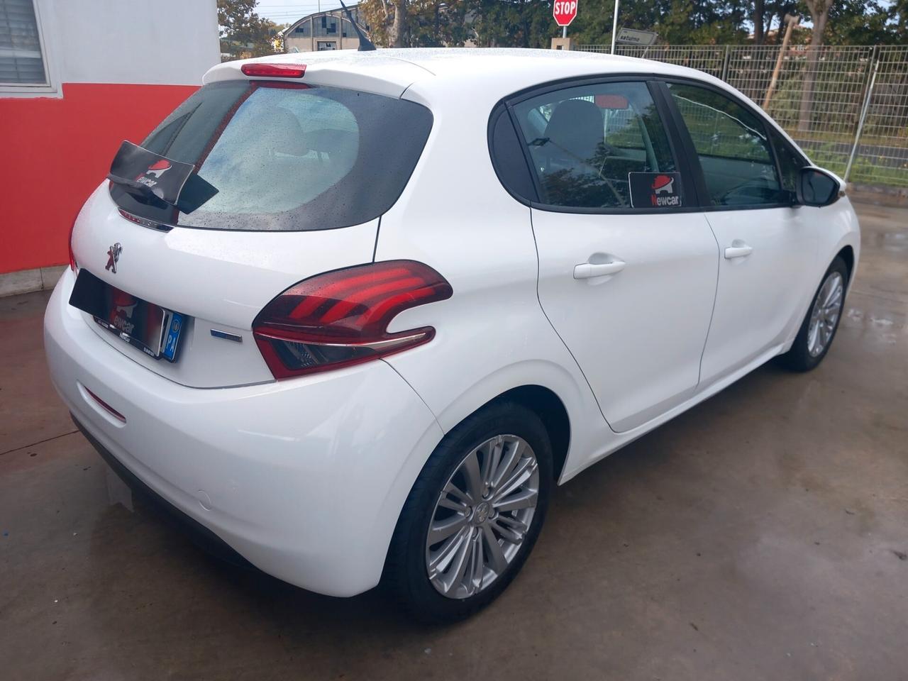 Peugeot 208 PureTech 82 5 porte Active km 96000 garanzia