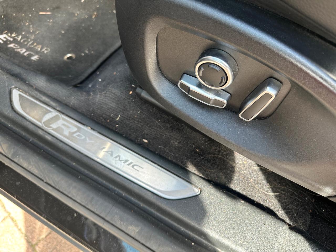 Jaguar E-Pace 2.0d i4 mhev R-Dynamic SE awd 163cv auto *tetto