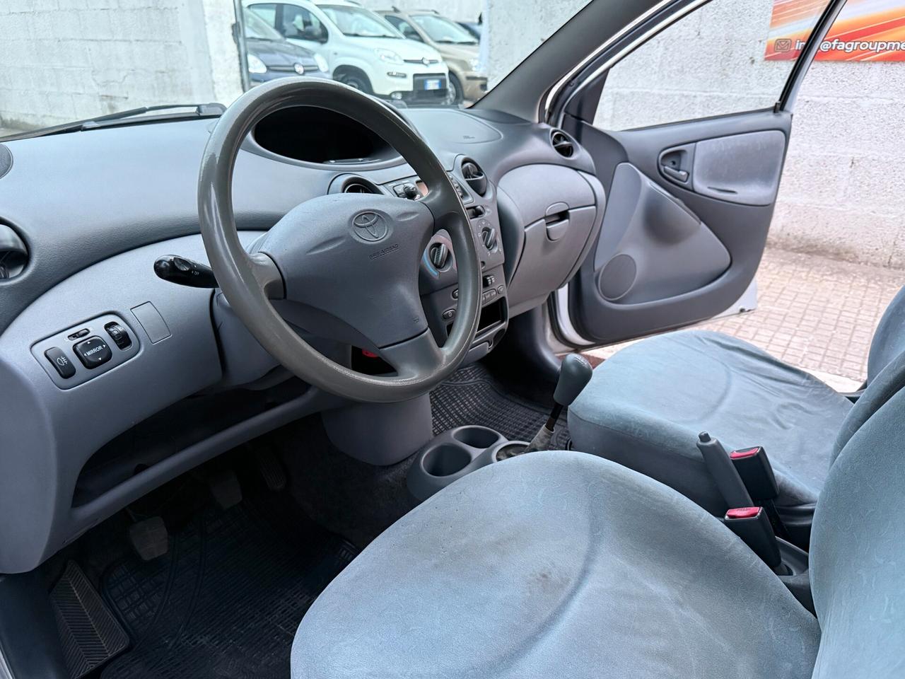 Toyota Yaris 1.0 cat 5 porte Sol - 2001
