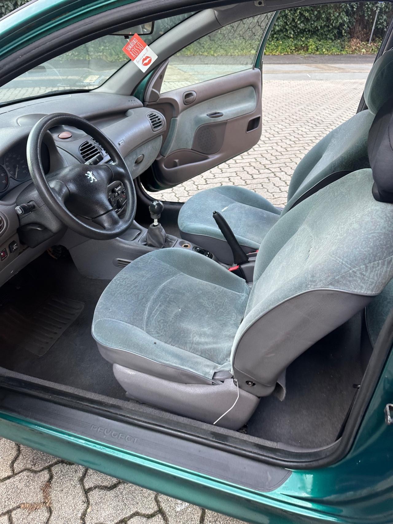 Peugeot 206 1.1 3p. XR