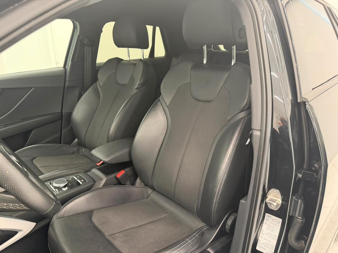 Audi Q2 30 TDI S line S tronic Identity Black
