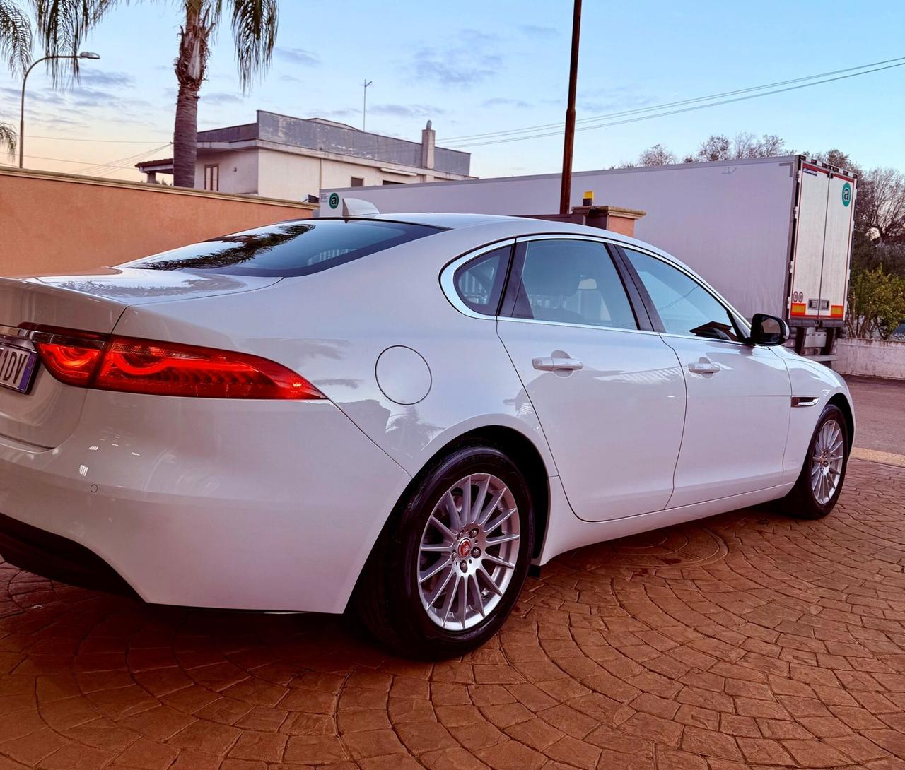 Jaguar XF 2.0 D E-Performance aut. Prestige