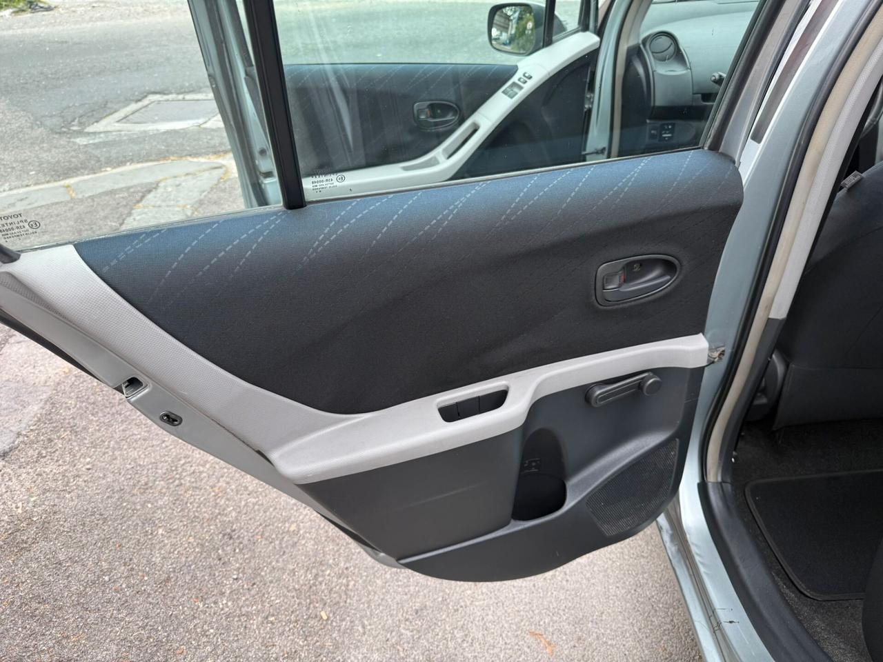 Toyota Yaris 1.3 2006 TAGLIANDATA