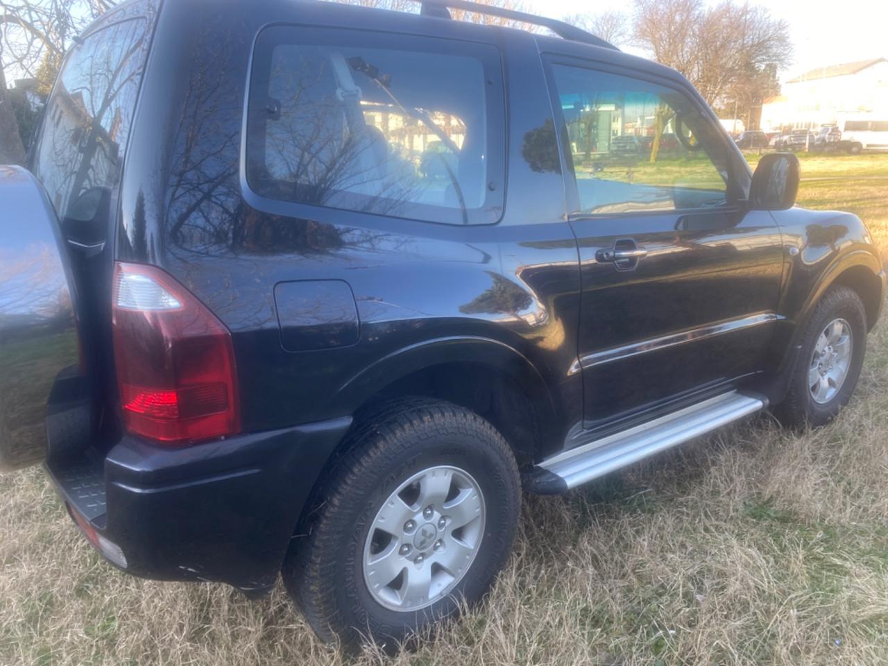 Mitsubishi Pajero 2.5 TDI 3p. Instyle