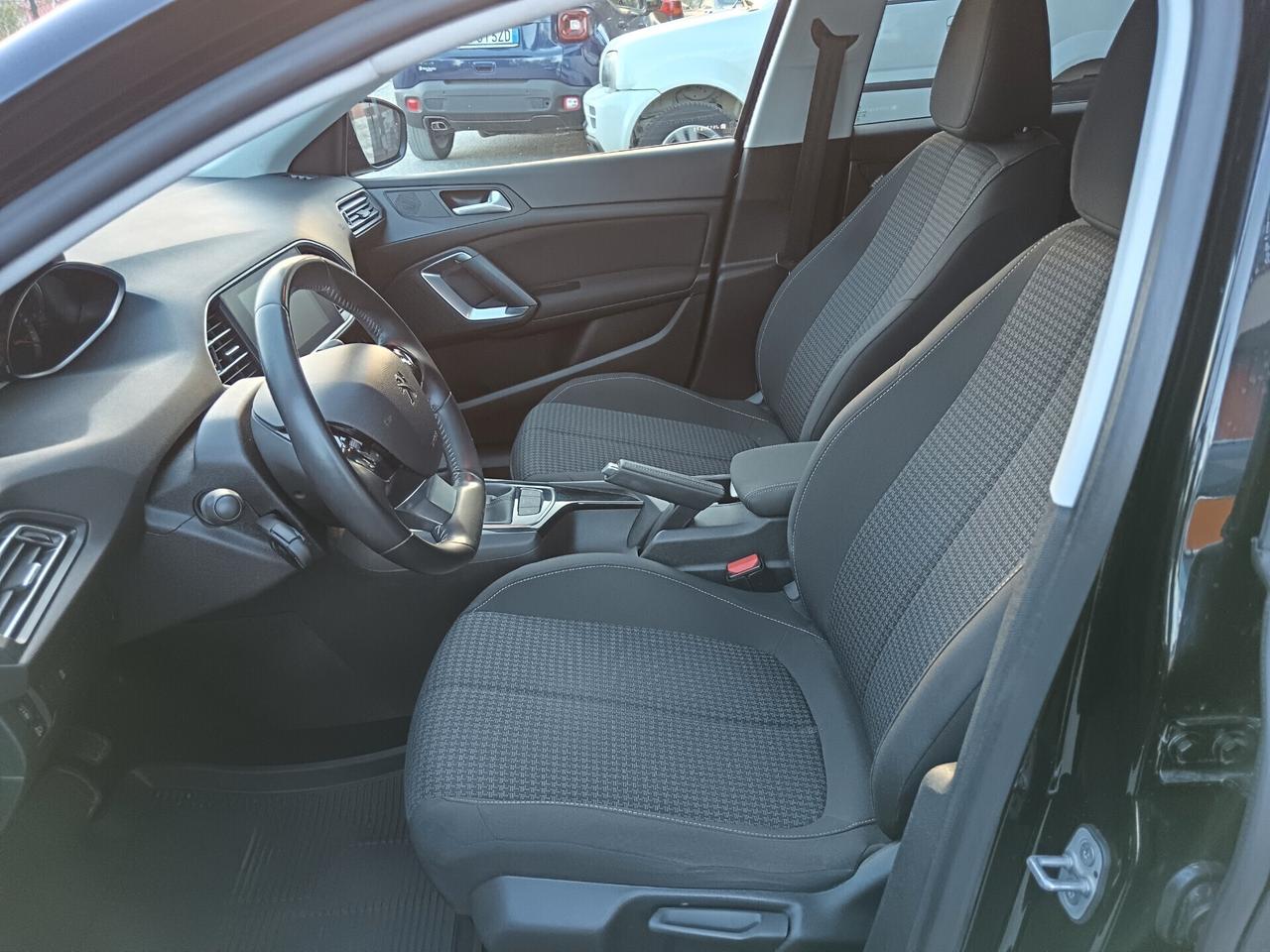 Peugeot 308 1.6 BLUEHDI 120CV NEOPATENTATI