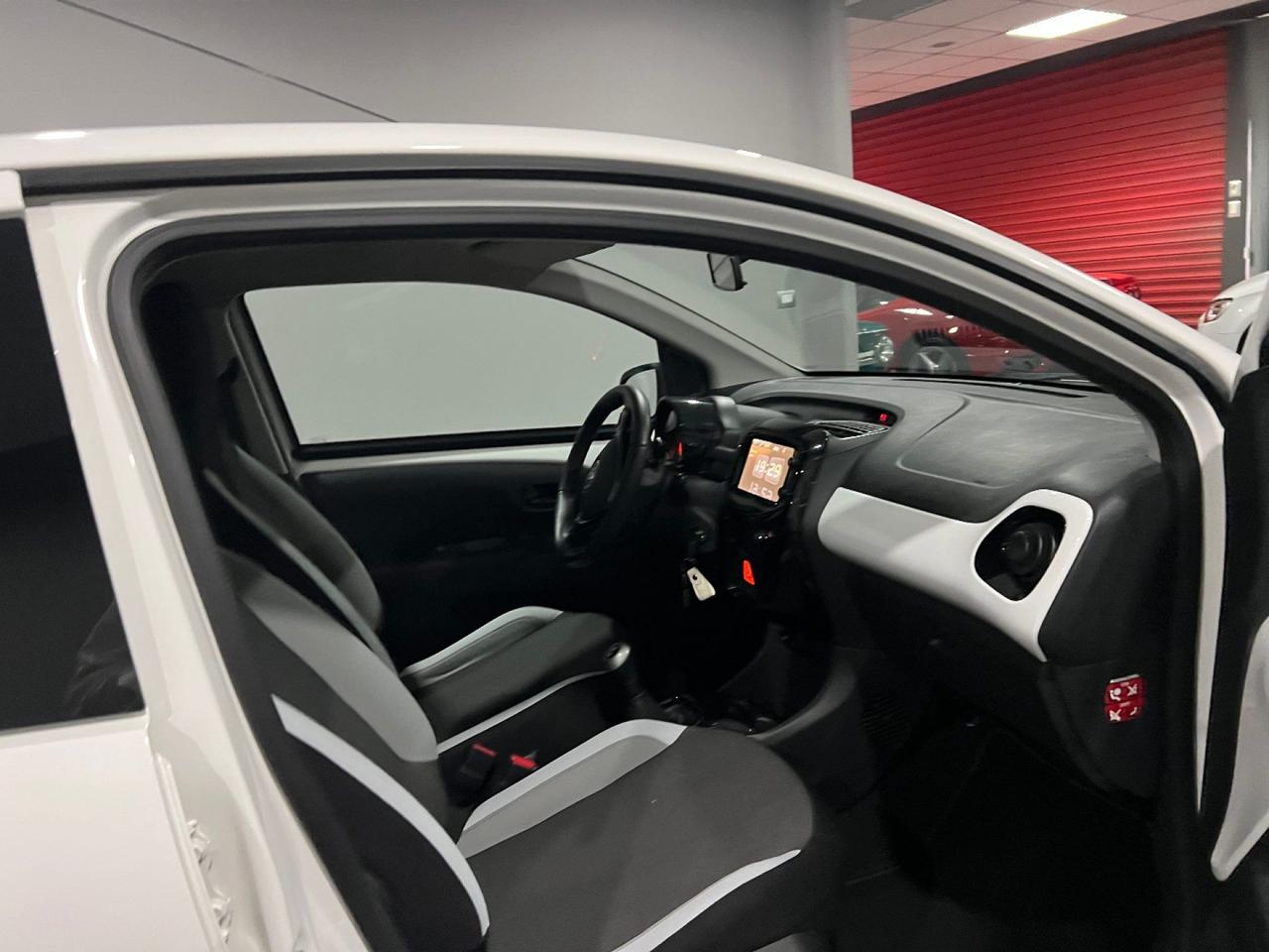 Toyota Aygo 1.0 VVT-i 69 CV 5 porte x-play MY